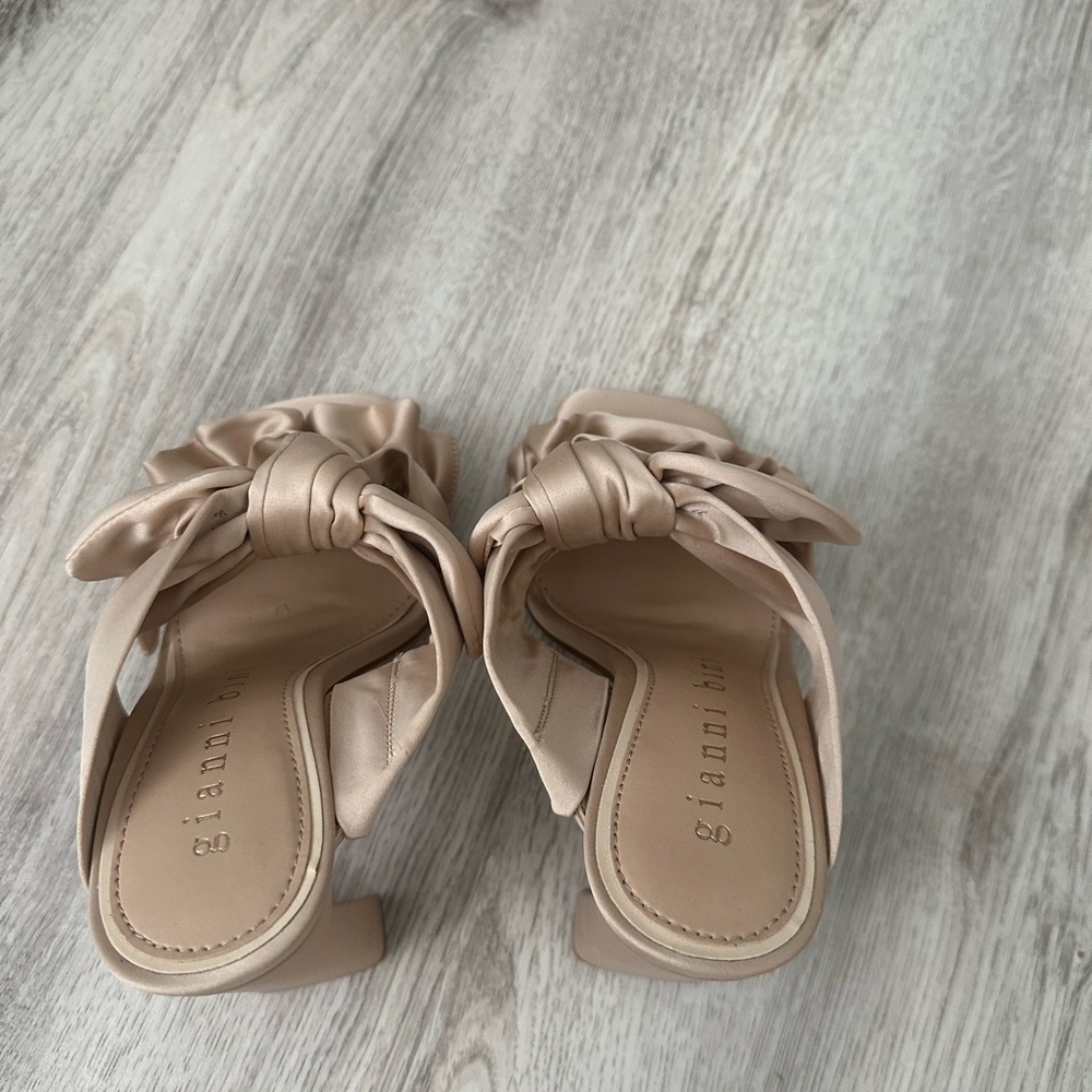 Brand new shoes worn just one time! So cute!